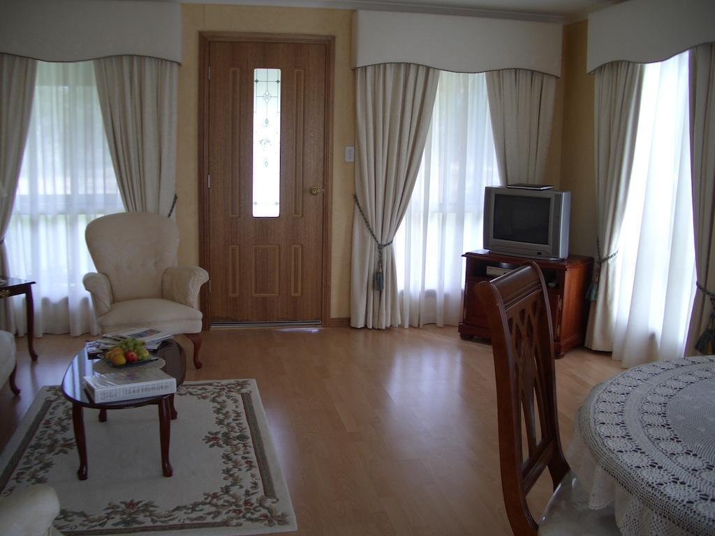 Carolynnes Cottages 나라쿠르테 객실 사진